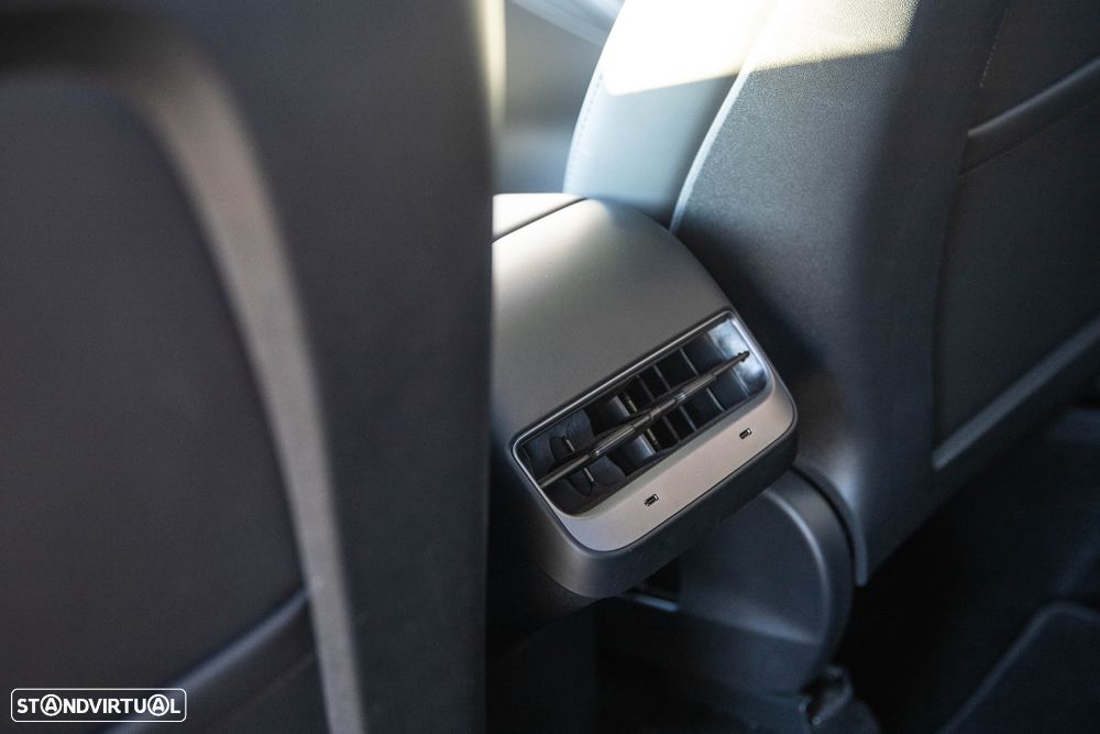 Tesla Model Y Long Range Tração Integral - 19