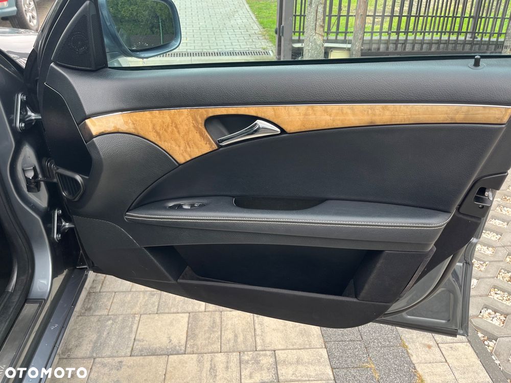 Mercedes-Benz Klasa E 350 4Matic Avantgarde Sport Edition - 19