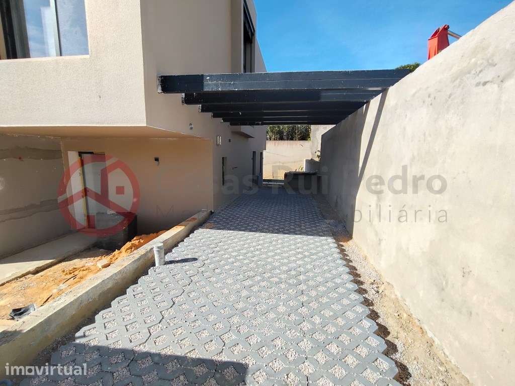 Moradia Geminada T3+1 com Piscina e Jardim - Grande imagem: 4/50
