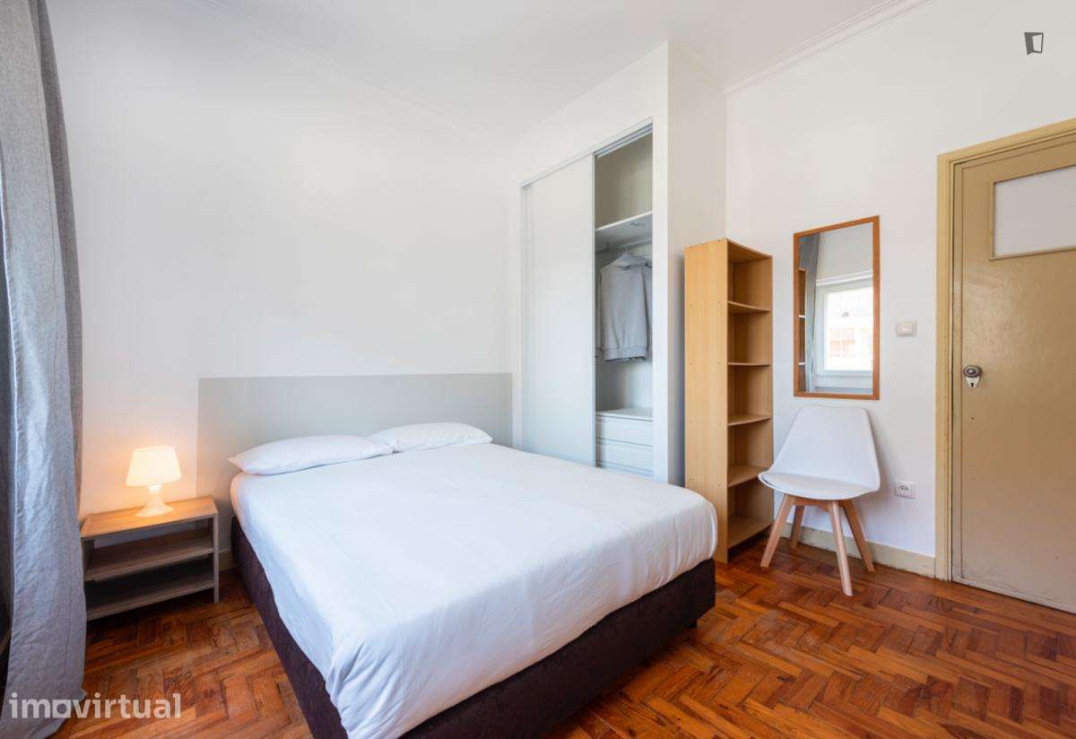 Quarto - localizado em Montes Claros Coimbra - Grande imagem: 5/9
