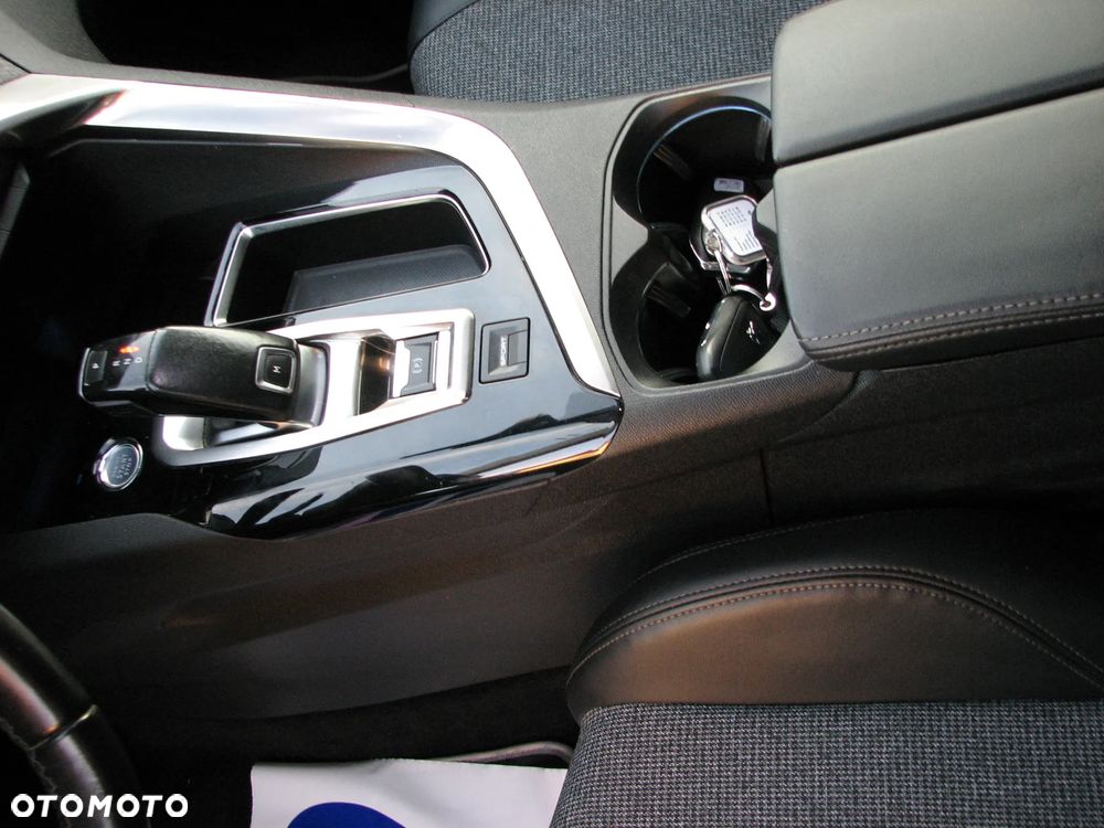 Peugeot 3008 1.5 BlueHDi Allure Pack S&S EAT8 - 29