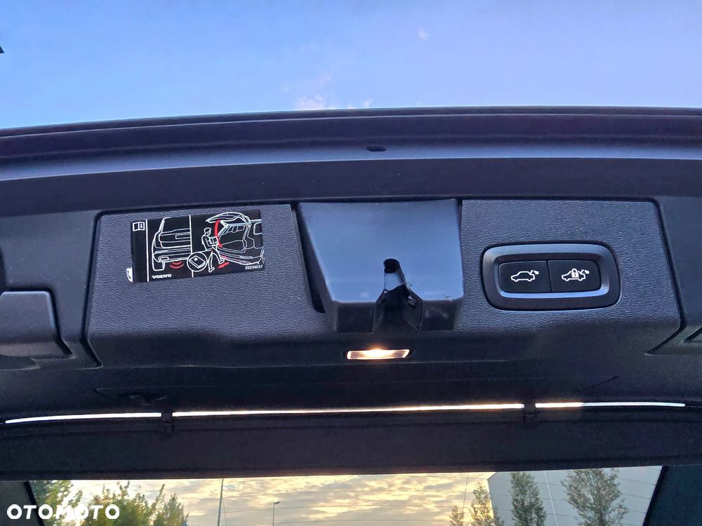Volvo XC 60 B4 D Inscription - 11