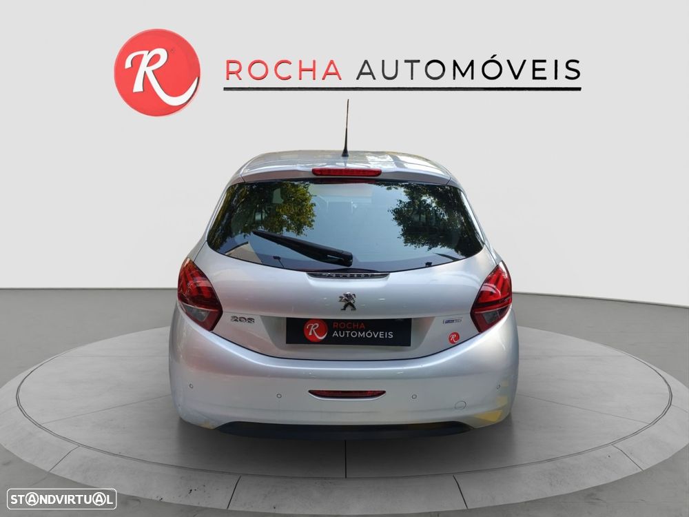 Peugeot 208 1.2 PureTech Allure EAT6 - 5