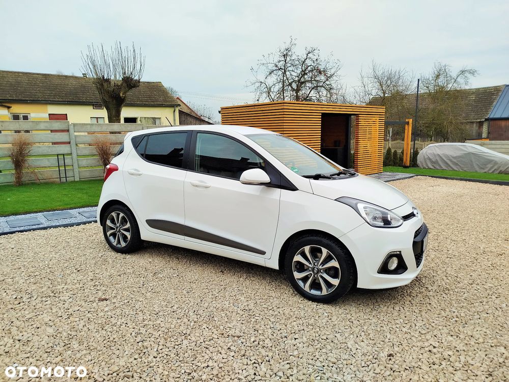 Hyundai i10 1.0 Fifa World Cup Edition - 22