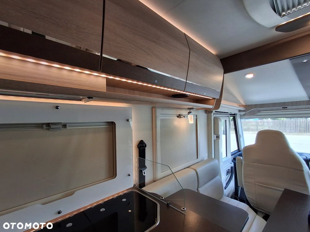 Rapido 8096dF S80 Ultimate Line Kamper 5 Osób Wersja Zimowa Podwójna Podłoga Klasa Premium Bogaty Oświetlenie Ambiente Euro 6 Felgi Aluminiowe - 17