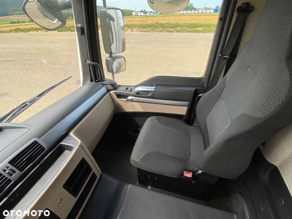 MAN TGM 18.290 | 2018 | Chłodnia 8,8 m | Carrier Supra 1150 Multitemp Silent | Automat | Winda | Drzwi boczne | 329 tys. km - 33