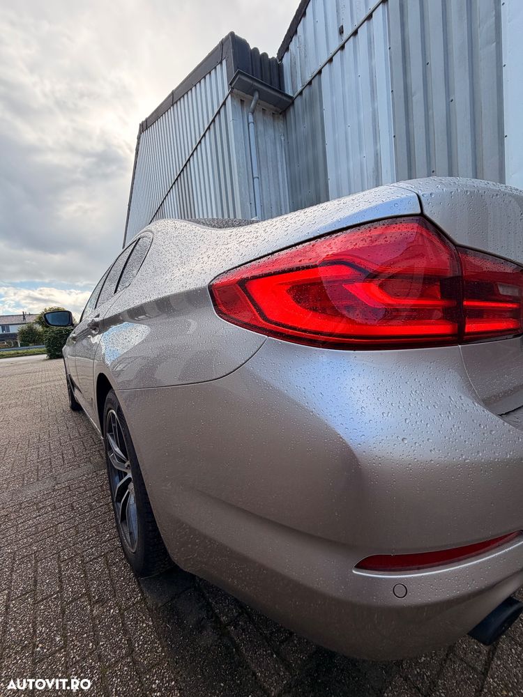 BMW Seria 5 520i AT - 10
