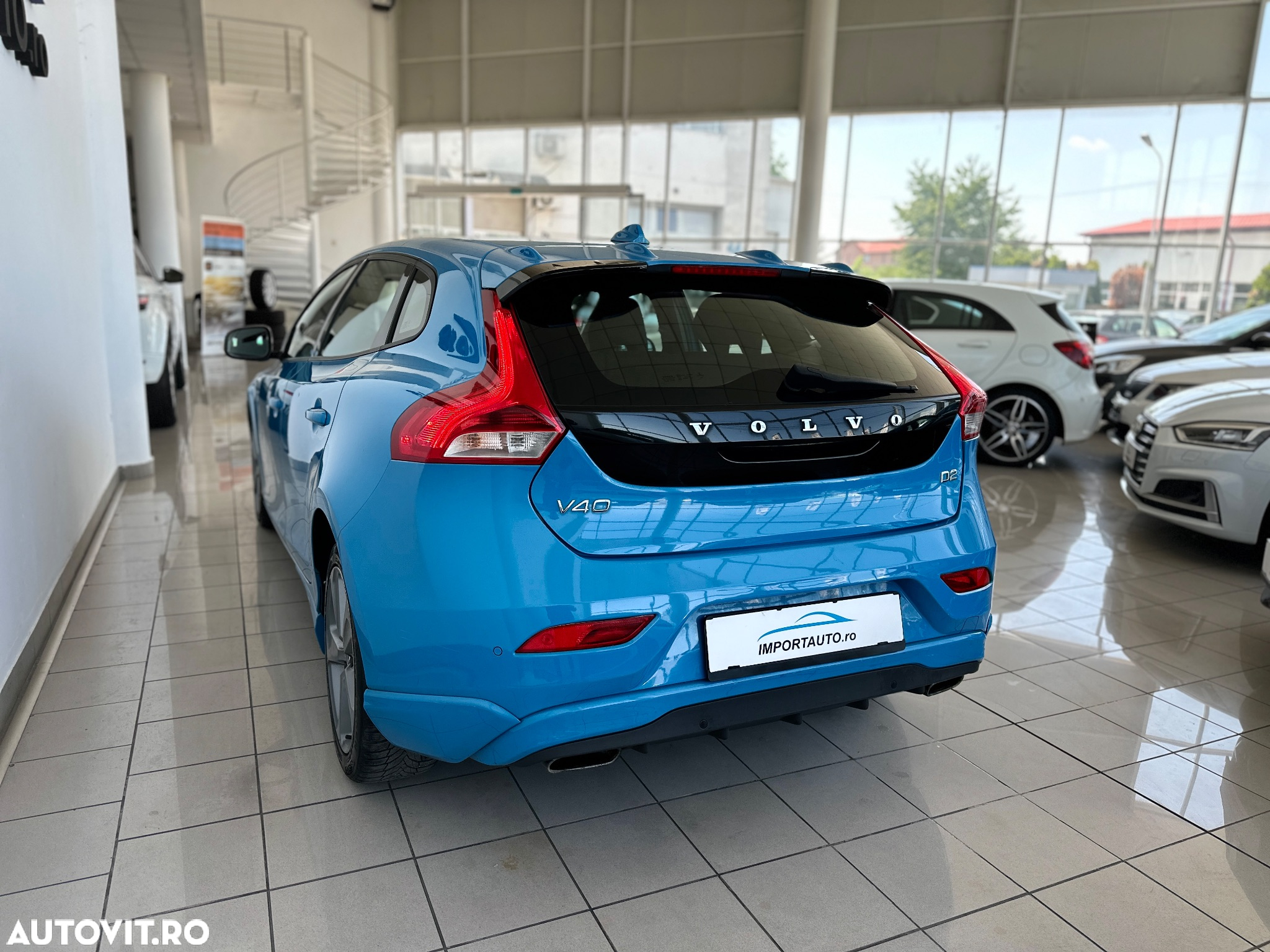 Volvo V40 D2 R-Design - 12