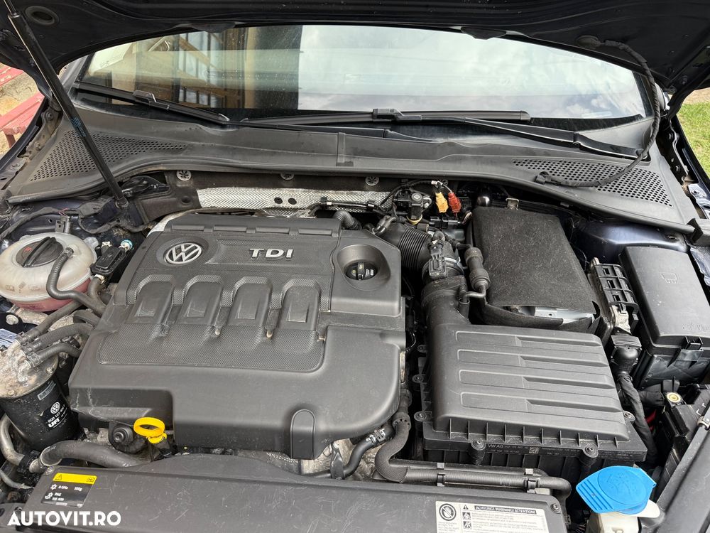 Volkswagen Golf 1.6 TDI DPF DSG BlueMotion Technology Comfortline - 8