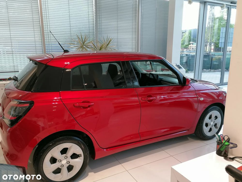 Suzuki Swift 1.2 Dualjet SHVS Premium Plus CVT - 4