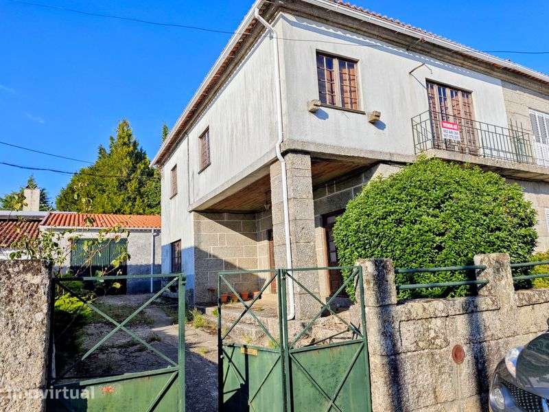 Vende-se vivenda em Trancoso próxima do centro histórico