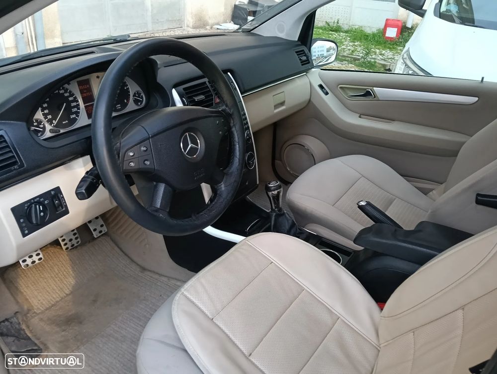 Mercedes-Benz B 200 CDI - 14