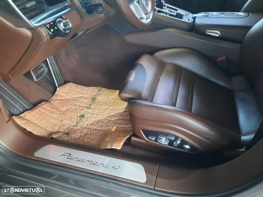 Porsche Panamera 4 E-Hybrid - 31