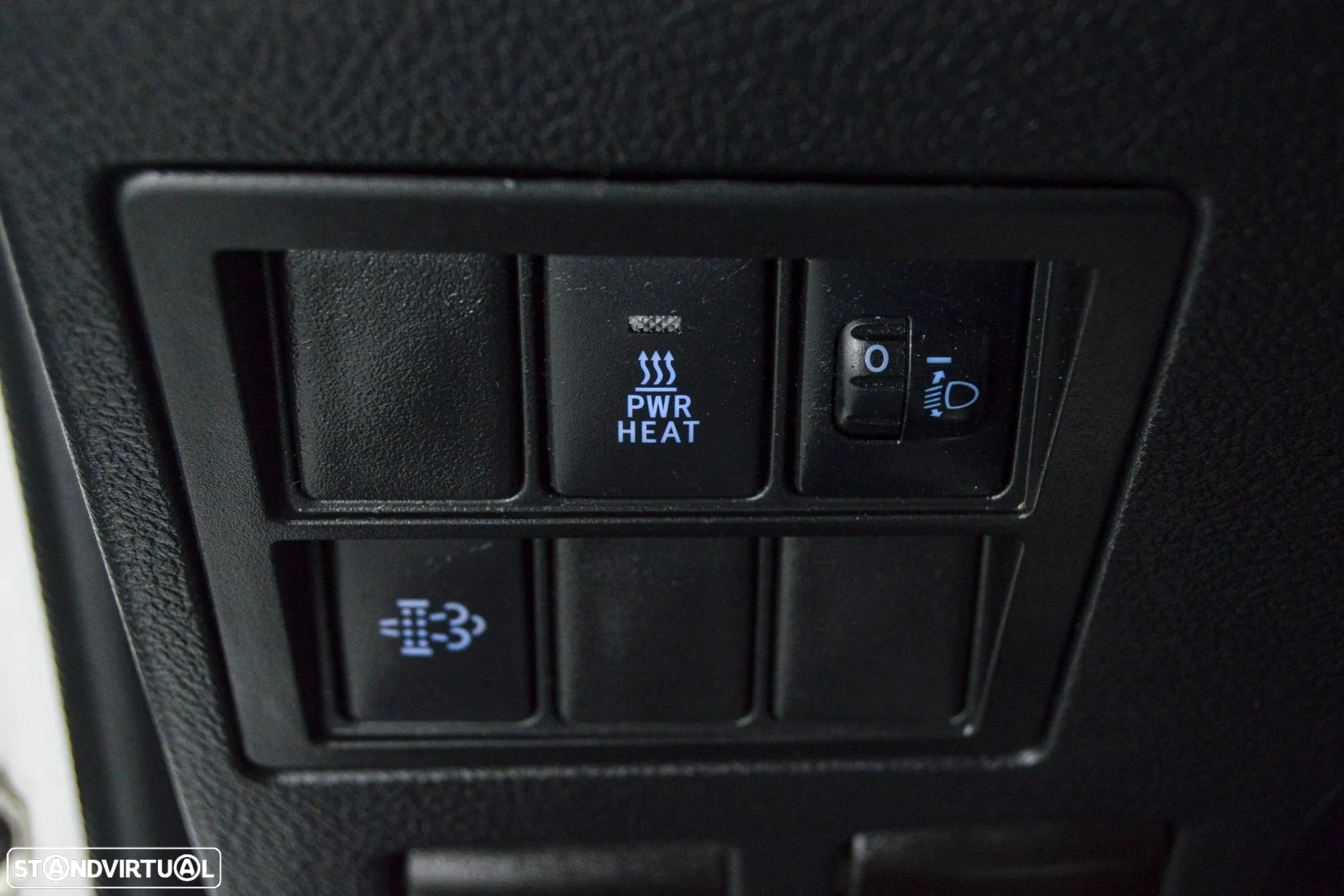 Toyota Hilux 2.4 D-4D 4X2 Cabine Simples 2L - 27