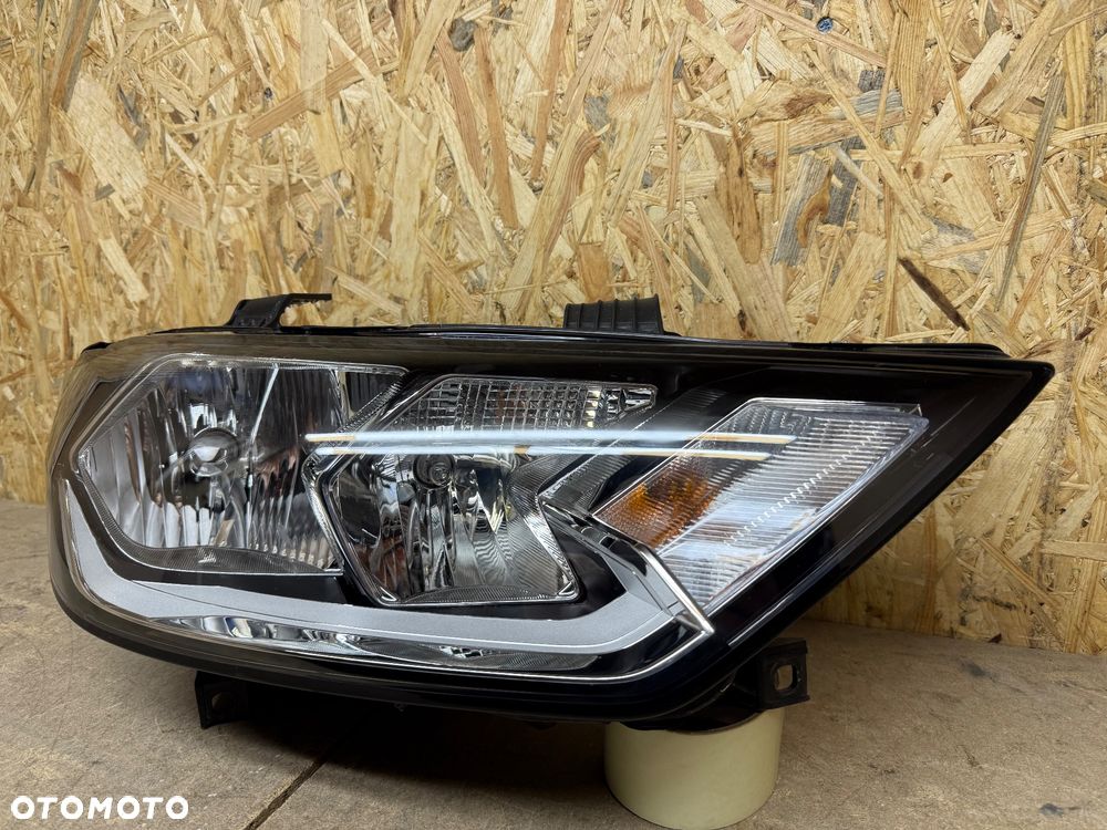 LAMPA PRZÓD PRAWA PRZEDNIA PRAWA ZWYKŁA AUDI A1 82A 82A941004 - 18