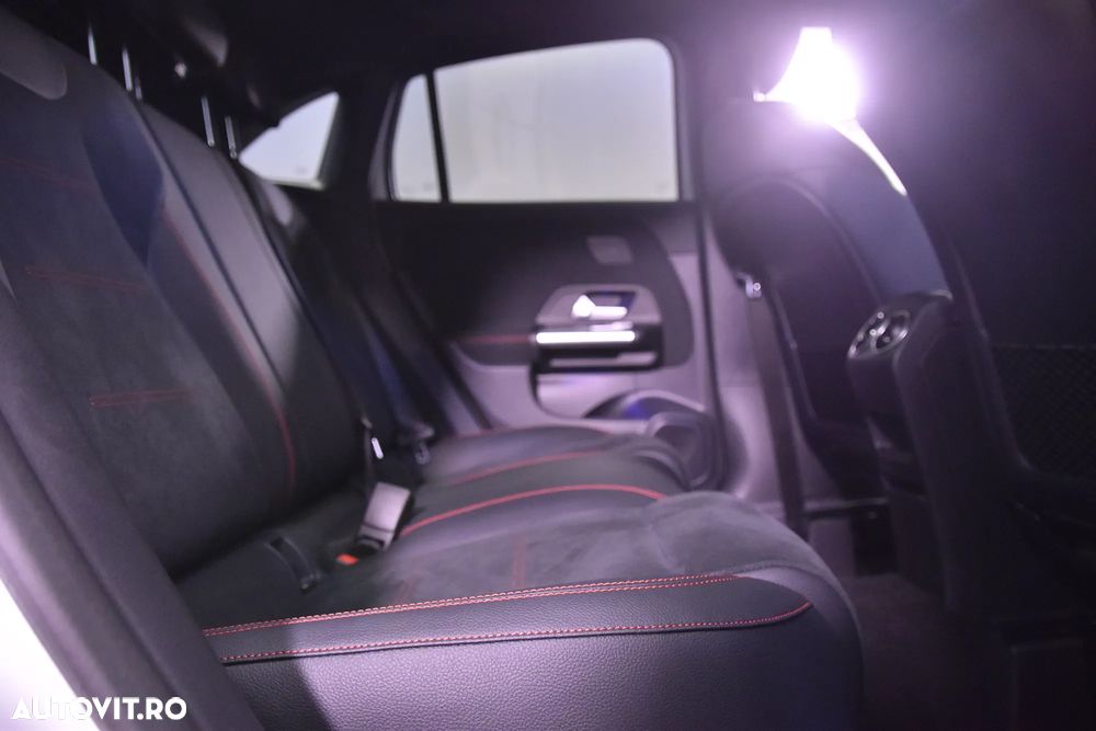 Mercedes-Benz GLA - 12