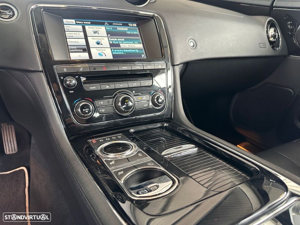 Jaguar XJ 3.0 D V6 Premium Luxury - 16
