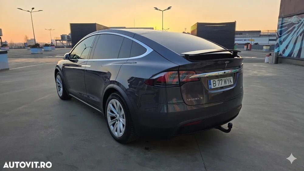 Tesla Model X - 1