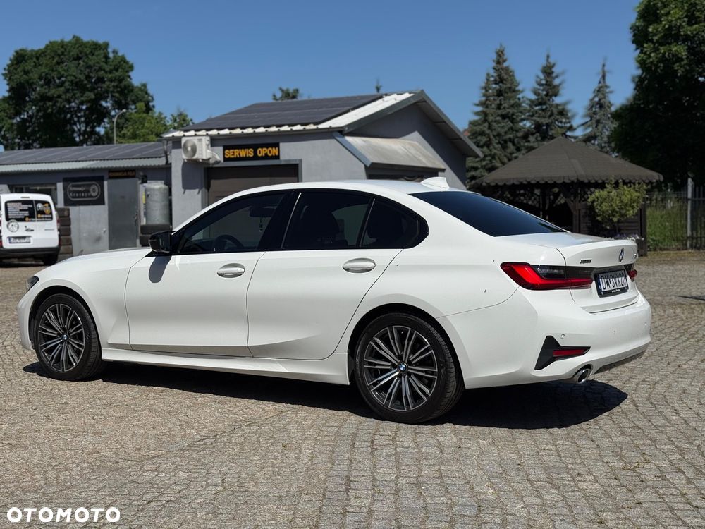 BMW Seria 3 320d xDrive Sport Line - 4