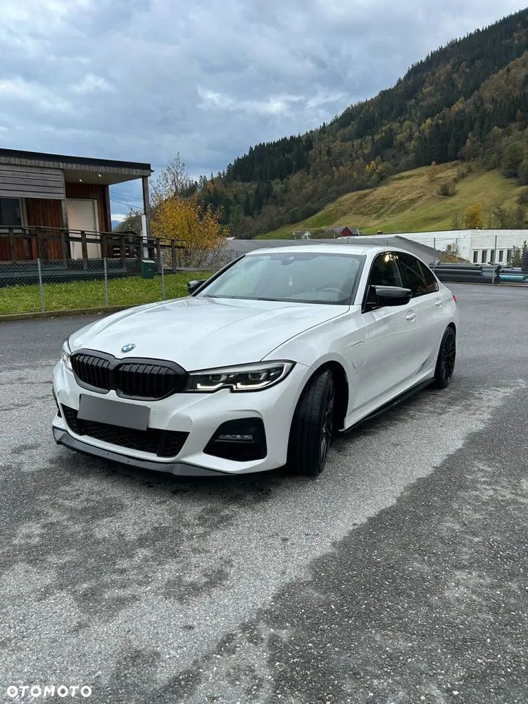 BMW Seria 3 330e PHEV M Sport - 1