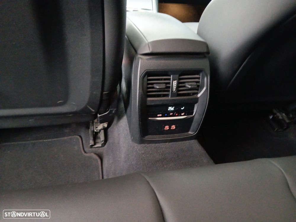 BMW 330 e Pack Desportivo M Auto - 15