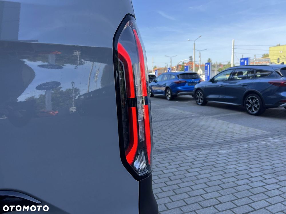 Ford Tourneo Custom - 39