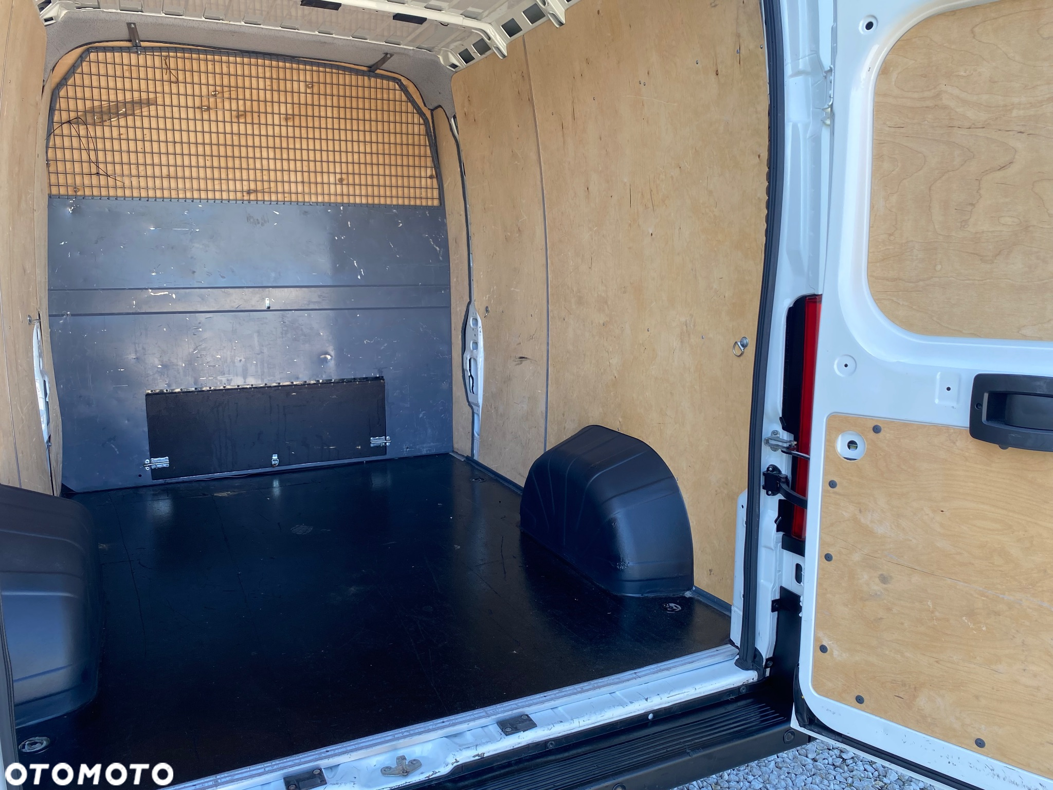 Peugeot BOXER L3H2 brygadowy 6-osobowy zakupiony w salonie w Rzeszowie bezwypadkowy - 23