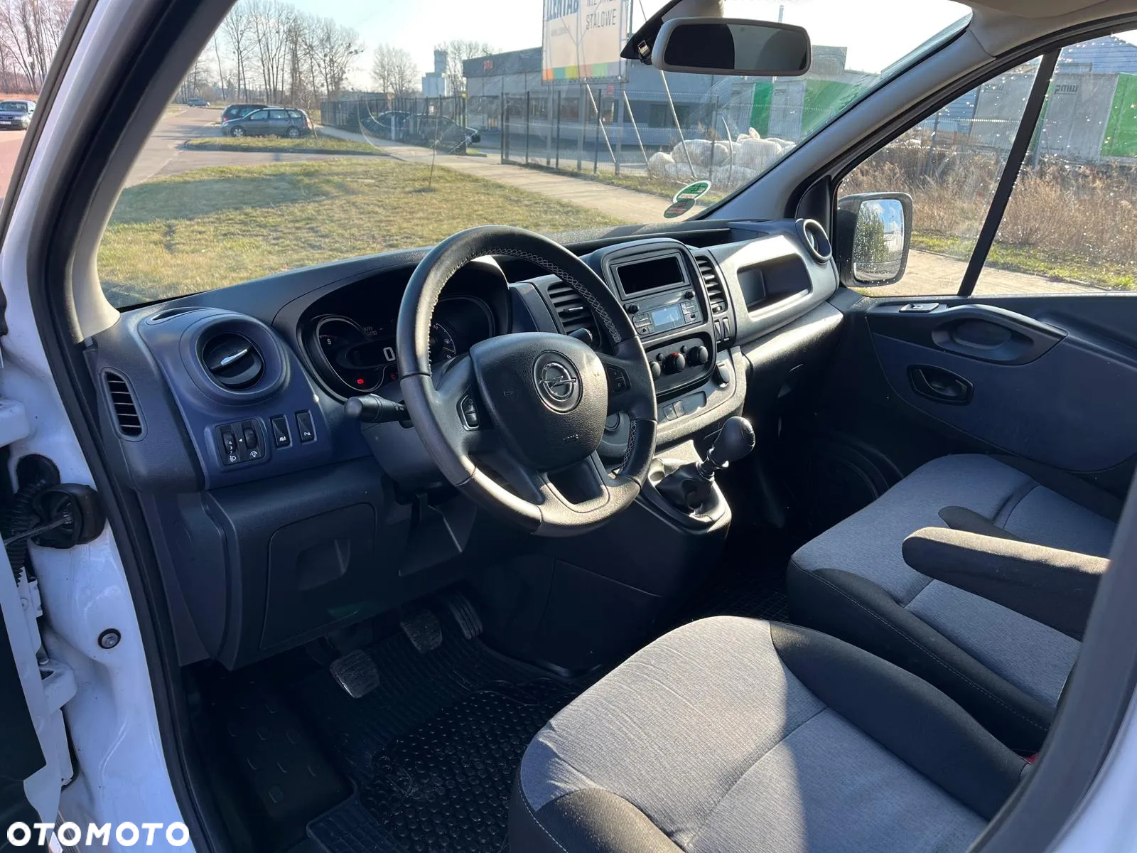 Opel Vivaro - 10