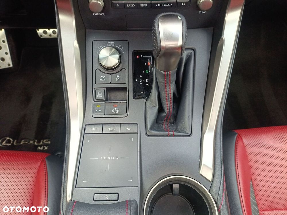 Lexus NX 300h F Sport AWD - 28