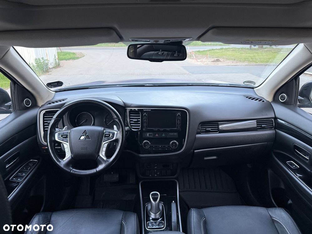 Mitsubishi Outlander 2.0 4WD Top - 22