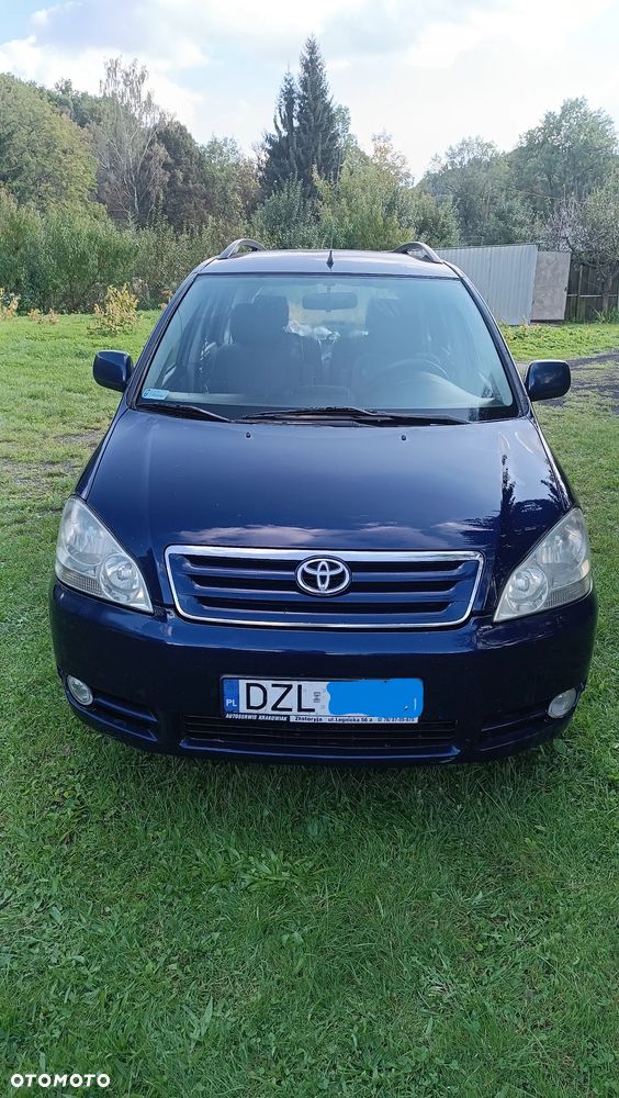 Toyota Avensis Verso D-4D - 1