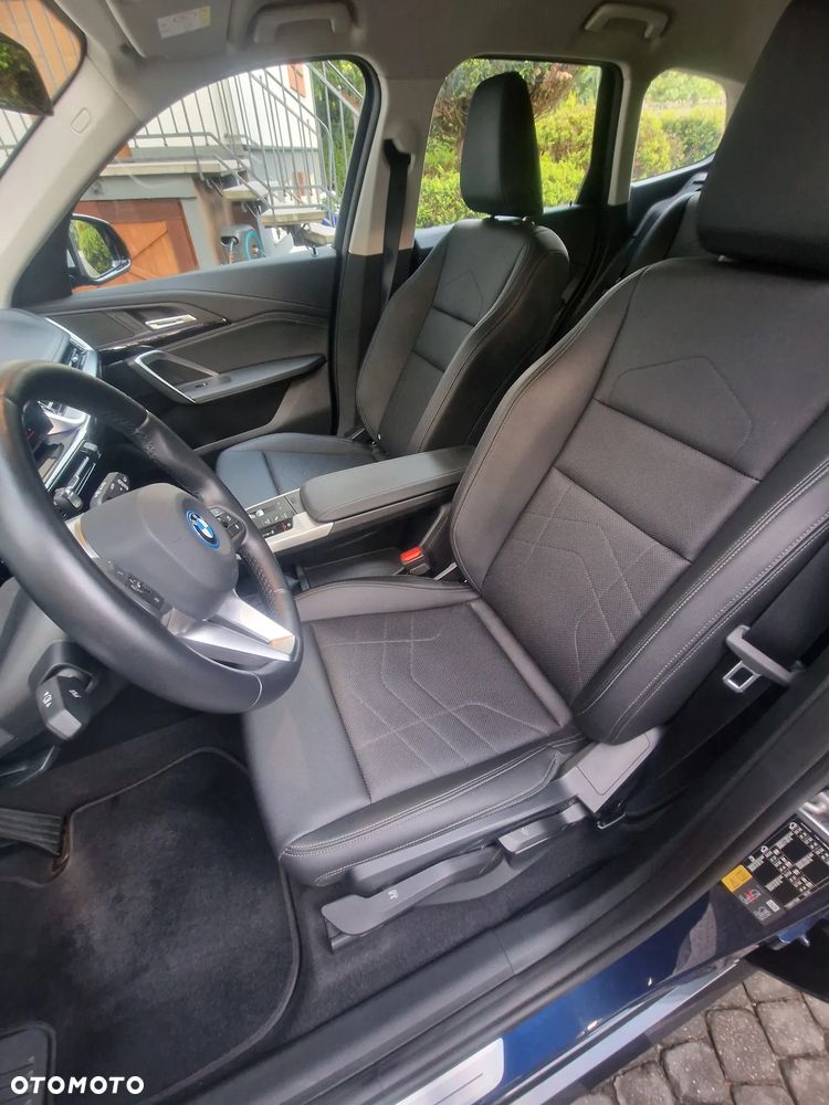 BMW iX1 xDrive30 66.5kWh xLine - 17