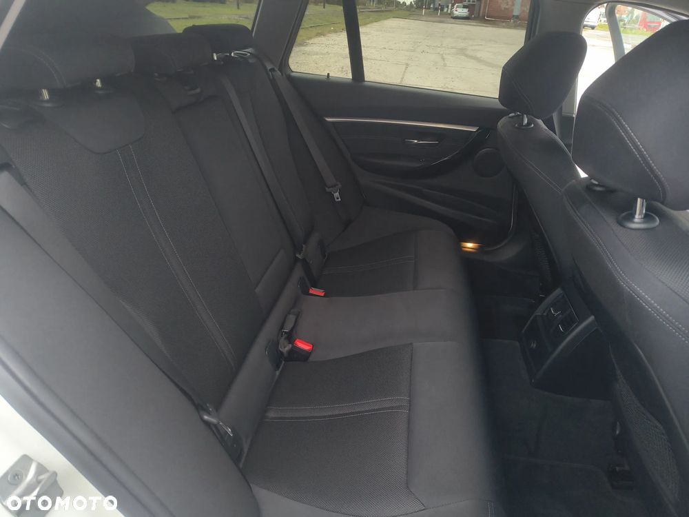 BMW Seria 3 320d Touring Sport Line - 30