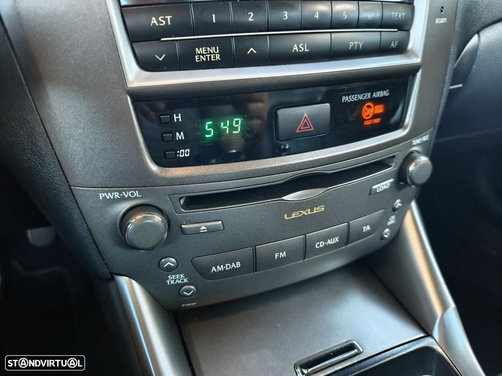 Lexus IS 220 d Luxury 2D - 36