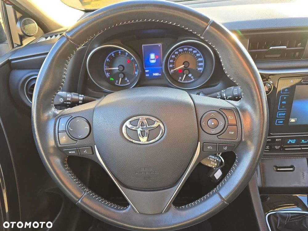 Toyota Auris 1.6 Selection - 16