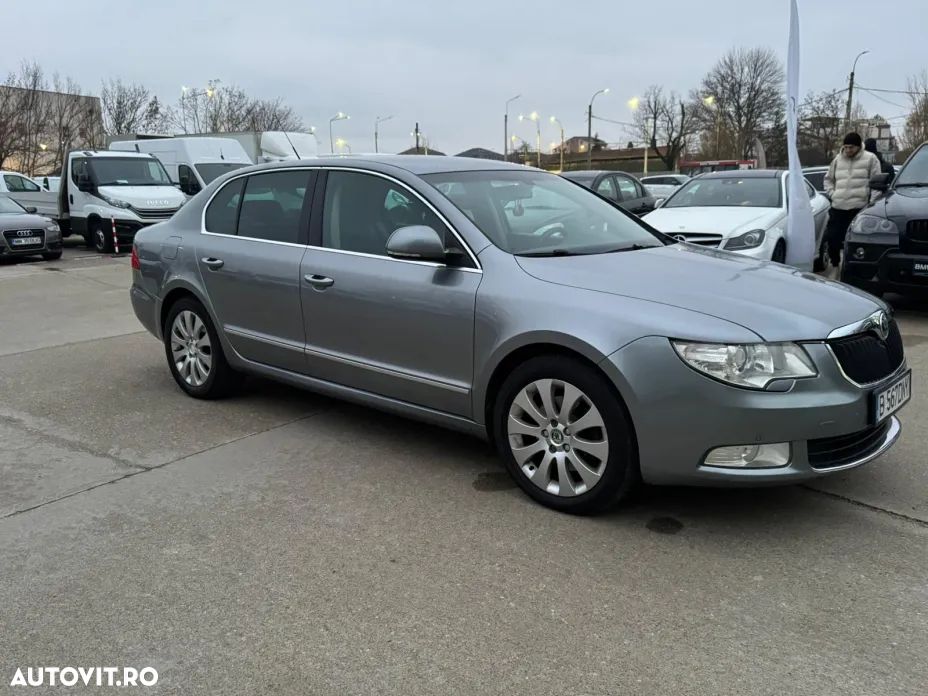 Skoda Superb 2.0 TDI Elegance DSG - 3