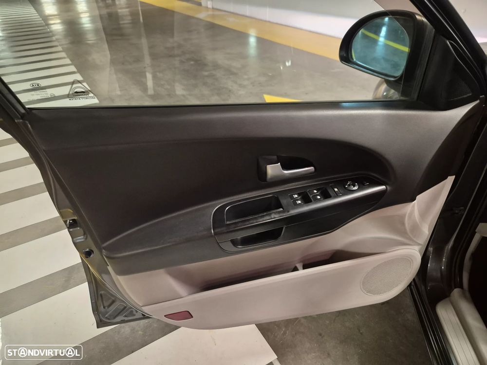 Kia Ceed SW 1.6 CRDi LX - 28