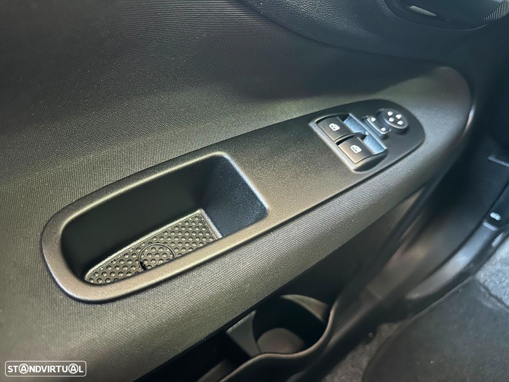 Fiat Punto 1.3 M-Jet Lounge S&S - 26
