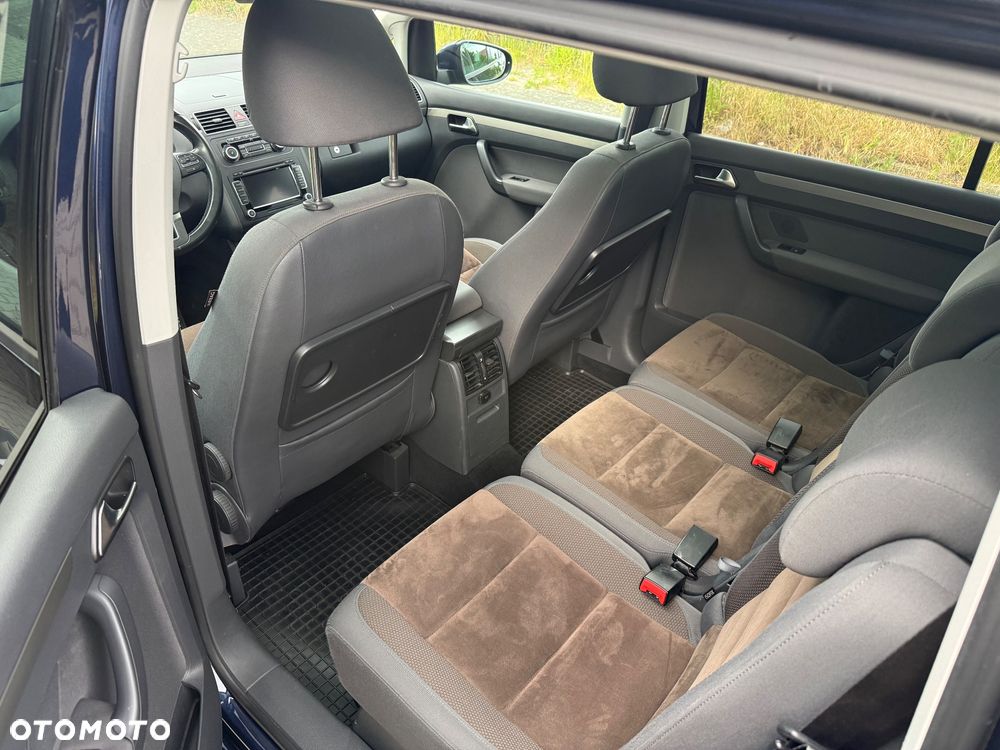 Volkswagen Touran 2.0 TDI DPF DSG Highline - 13