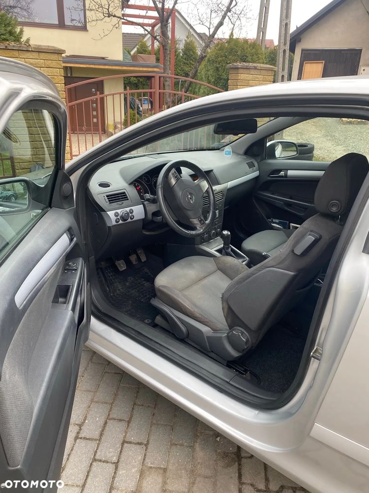 Opel Astra III GTC 1.6 Enjoy - 11