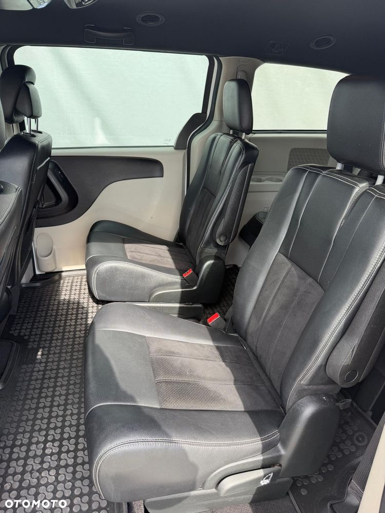 Dodge Caravan - 24