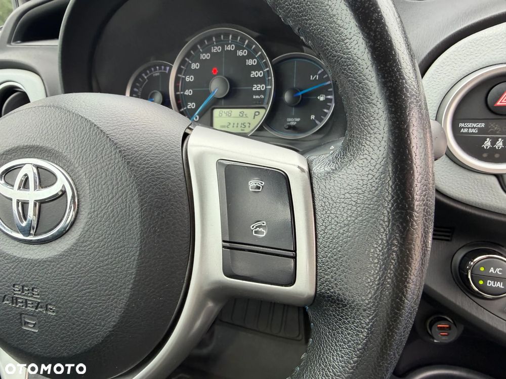 Toyota Yaris Hybrid 100 Premium - 37