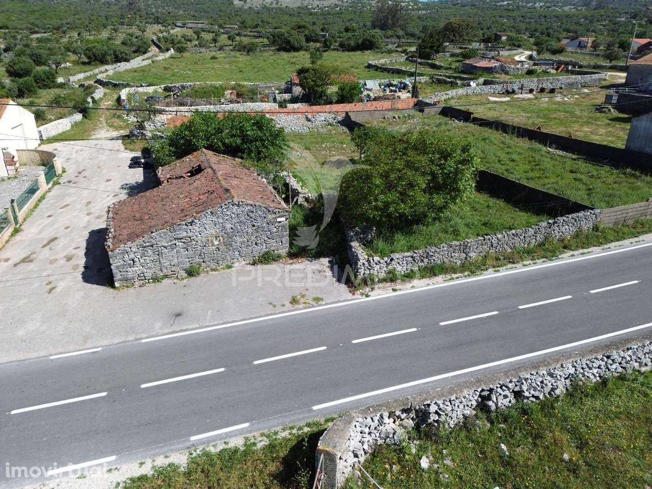 Moradia T2 para Reconstrução | Telhados Grandes – São Bento, Porto... - Grande imagem: 2/18