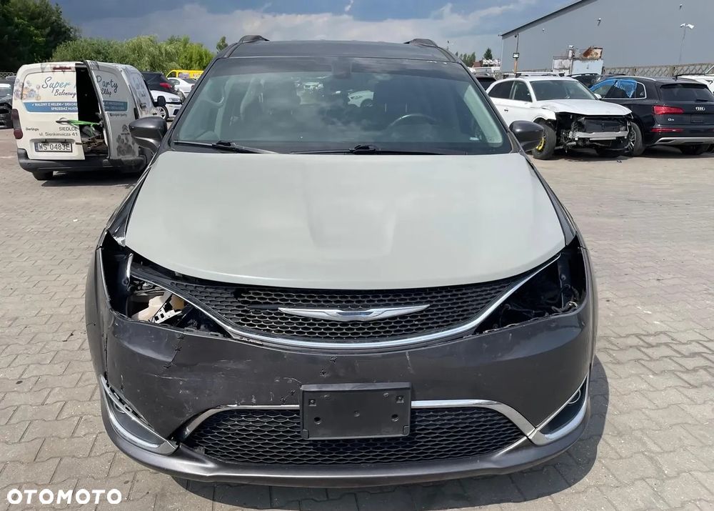 Chrysler Pacifica - 5