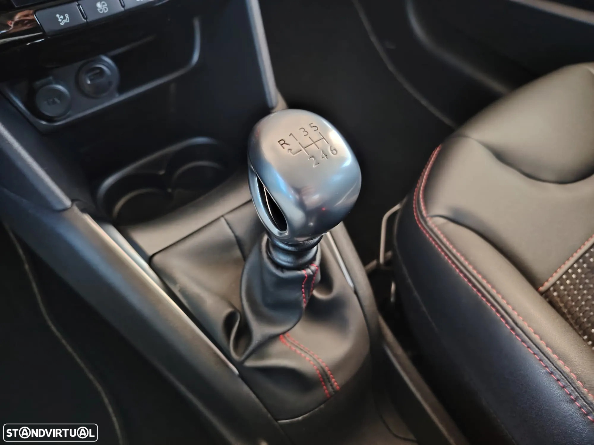 Peugeot 208 1.2 PureTech GT Line - 24
