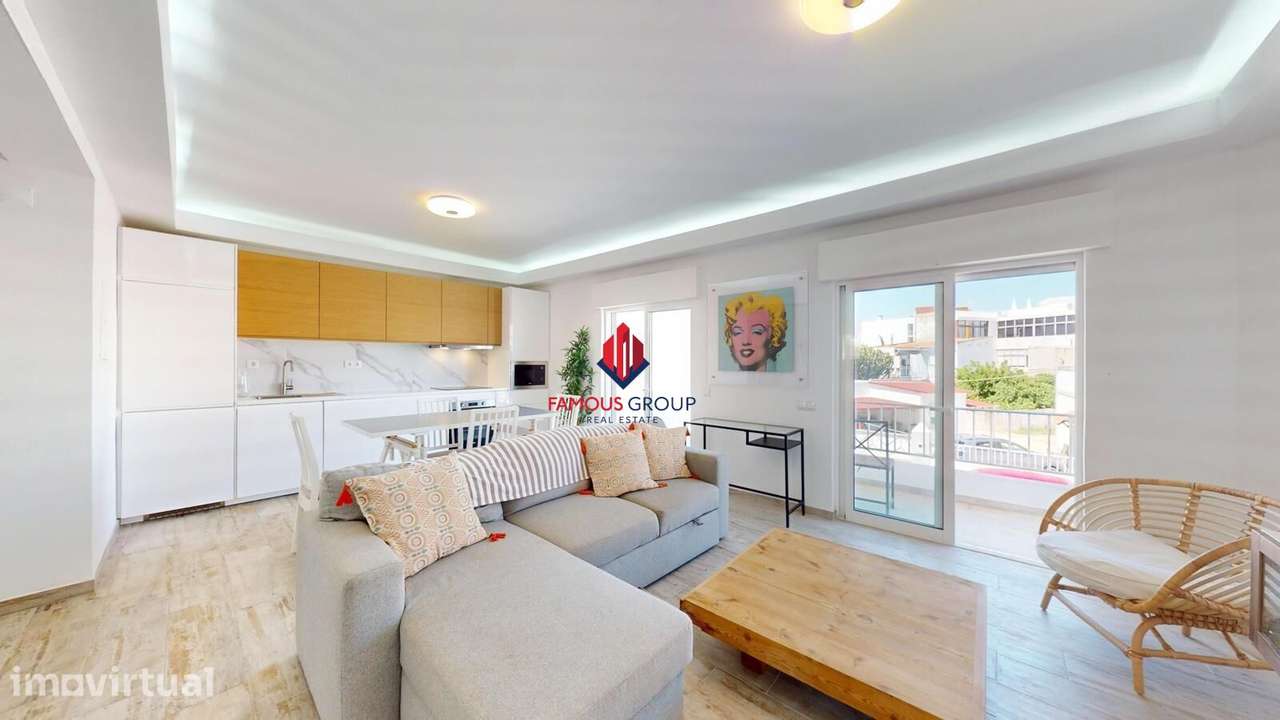 Elegante Apartamento T2 Totalmente Remodelado em Quarteira centro - Grande imagem: 2/40