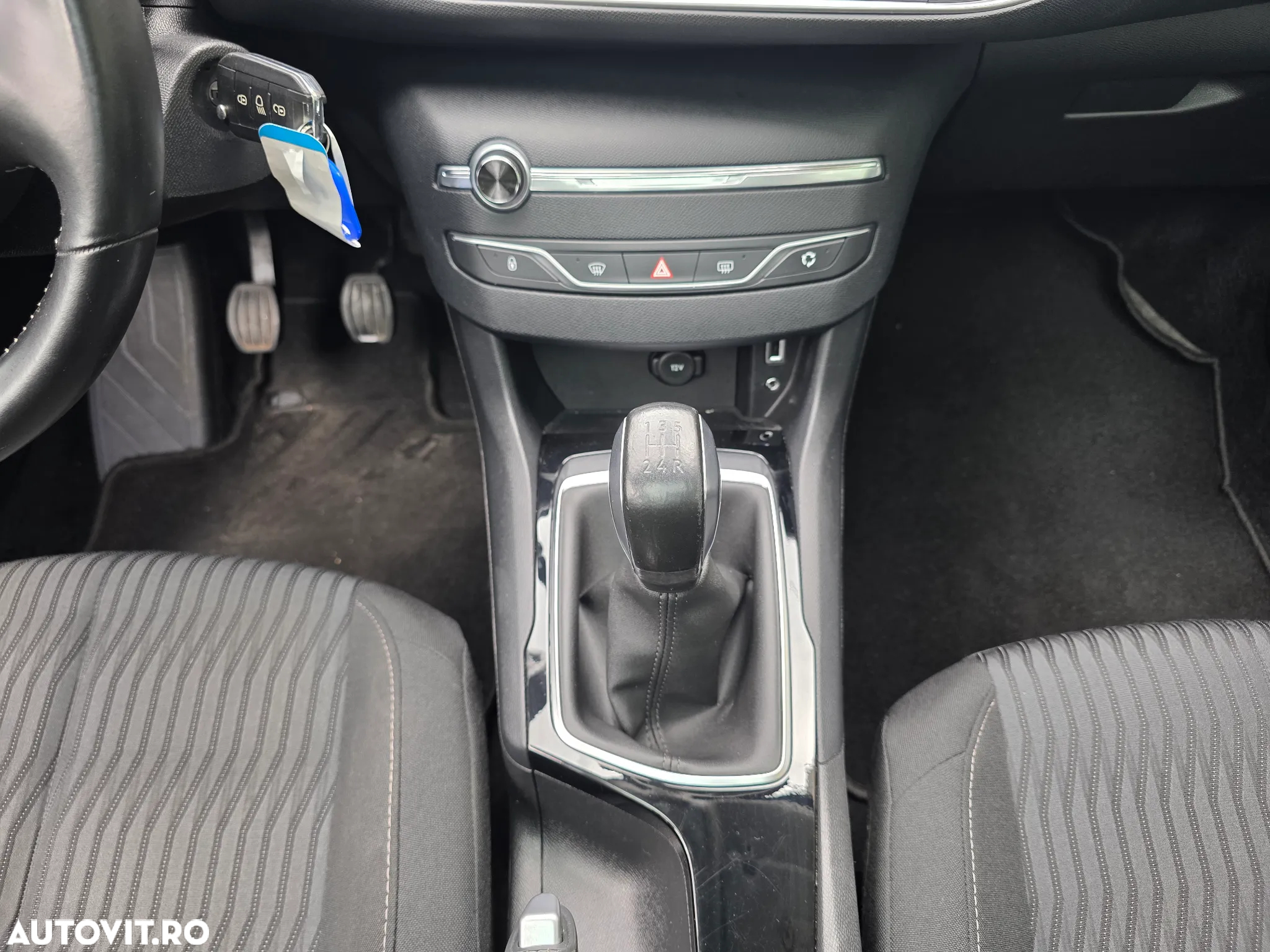 Peugeot 308 1.2 L PureTech Turbo S&S Allure - 16