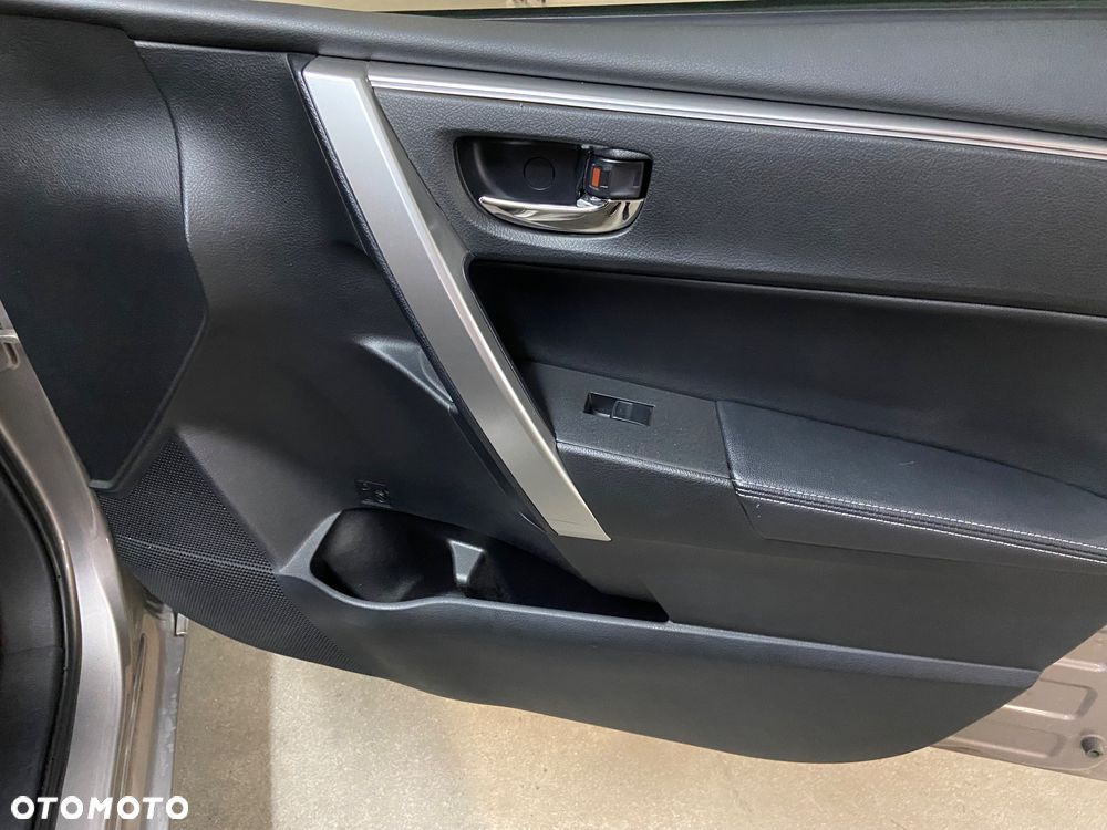 Toyota Corolla 1.6 Prestige EU6 - 7