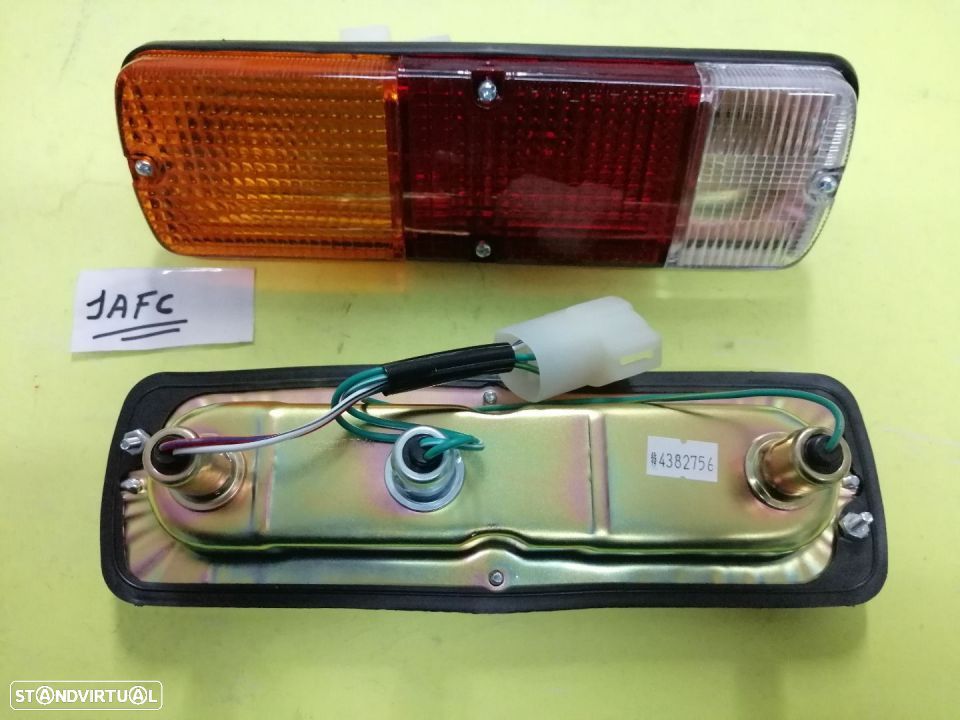 Farolins traseiros Toyota Land Cruiser BJ40 Hiace LH11 Hilux NOVOS - 1