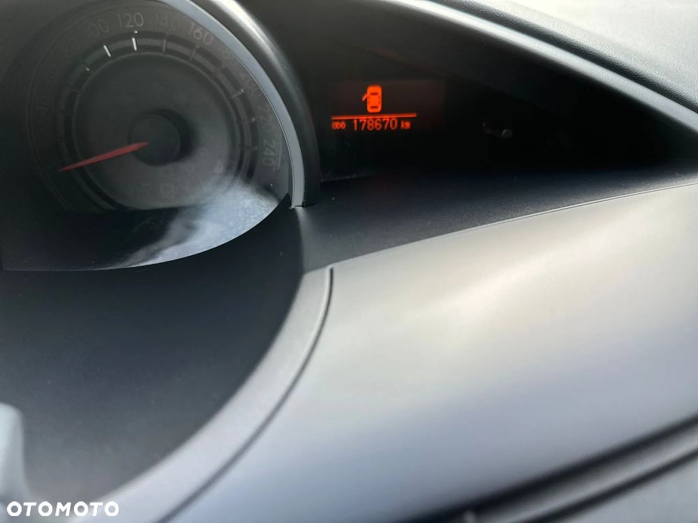 Toyota Verso 1.8 Premium 7os MS - 31